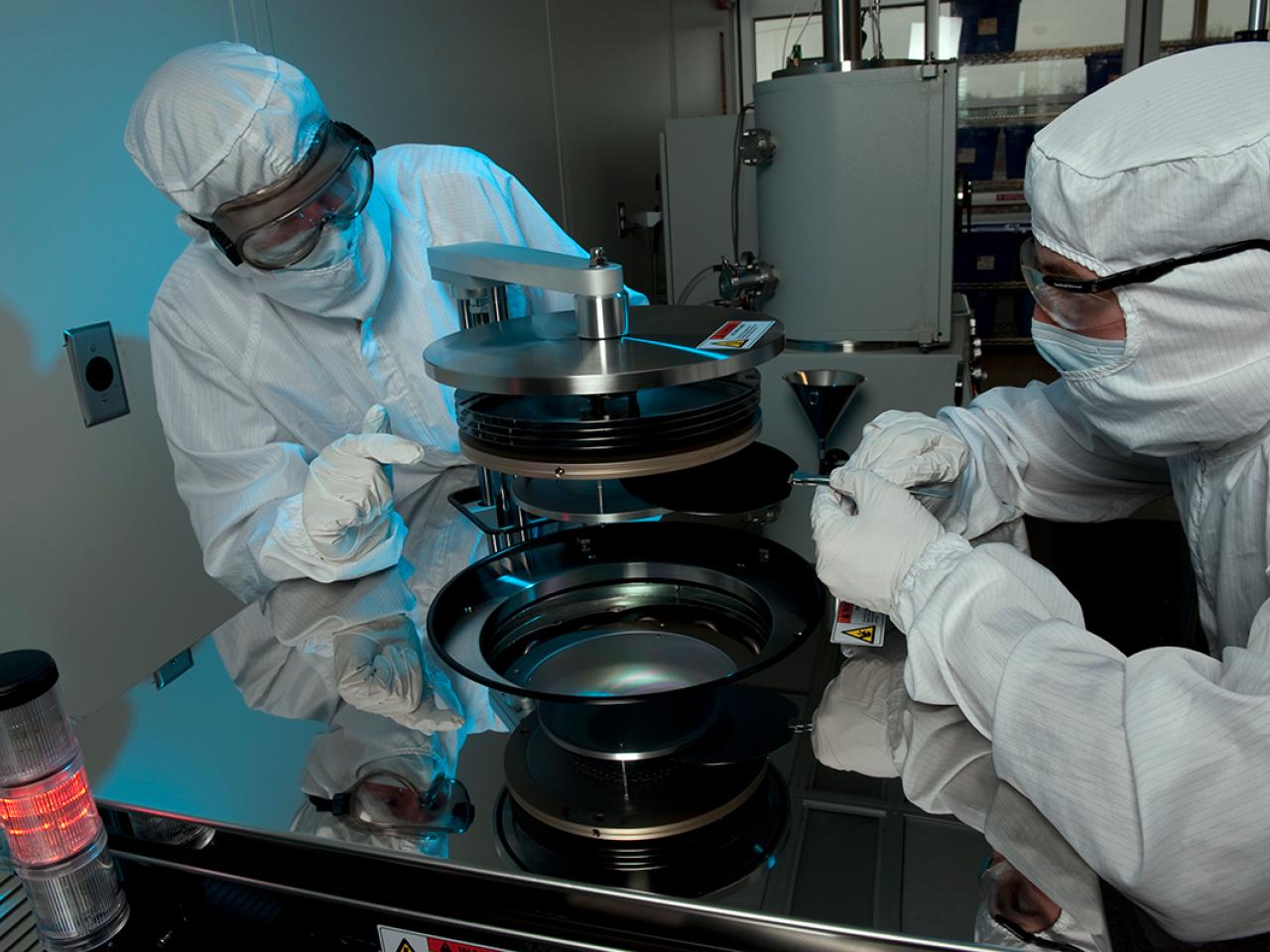 Atomic Layer Deposition Tool in Nanotech West Lab
